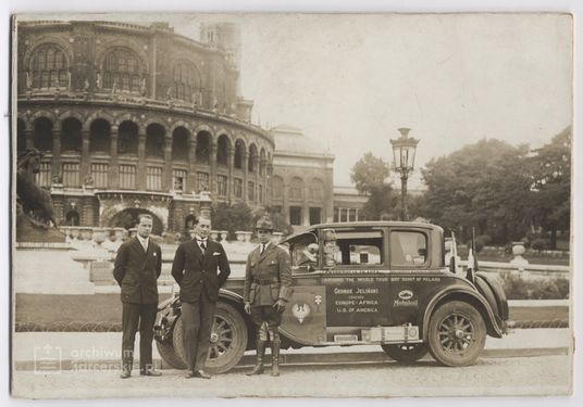 1928-10-12 Francja Paryż The Trocadero, Exposition Universal.jpg