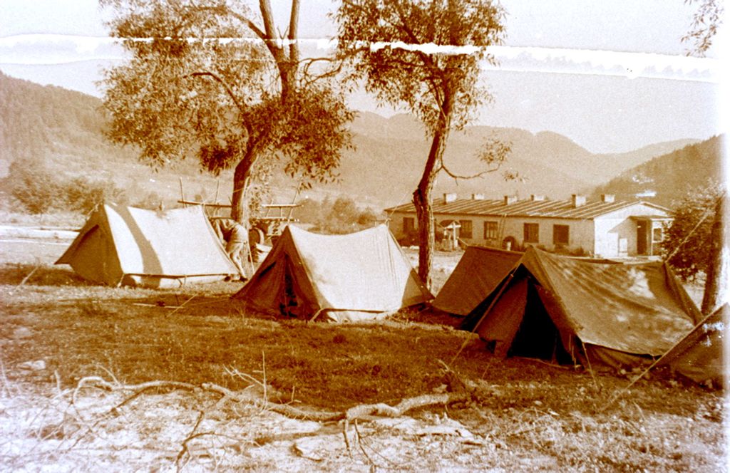 Plik:1956-60 Obóz wędrowny. Bieszczady. 2 GDH Watra 015 fot. Z.Żochowski.jpg