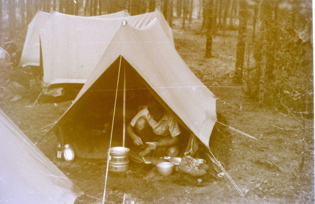 Plik:1956-60 Obóz harcerzy z Gdyni. Watra020 fot. Z.Żochowski.jpg