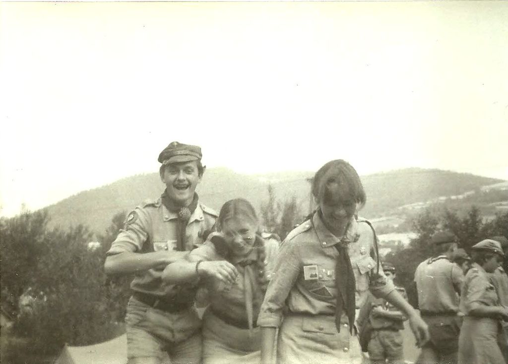 Plik:1984 Szczawa. Zlot byłych partyzantów AK z udziałem harcerzy. Szarotka008 fot. J.Kaszuba.jpg