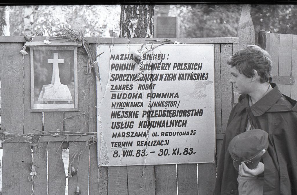 Plik:1983 1-2 X Odsłonięcie pomnika Małego Powstańca. Szarotka018 fot. J.Kaszuba.jpg