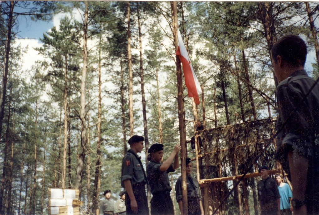 Plik:2001 Trzebuń. Obóz stały 95 GDH. Szarotka009 fot. P. i J. Ojowscy.jpg