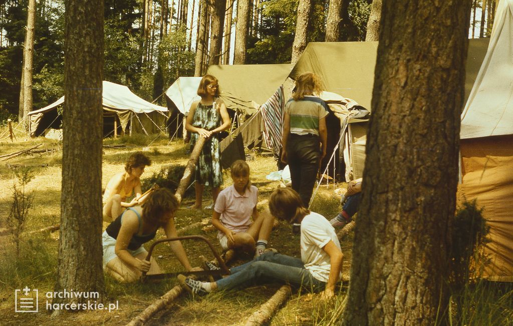 Plik:1988-07 Obóz Uroczysko. jez. Gant. Mazury. Szarotka002 fot. J.Kaszuba.jpg