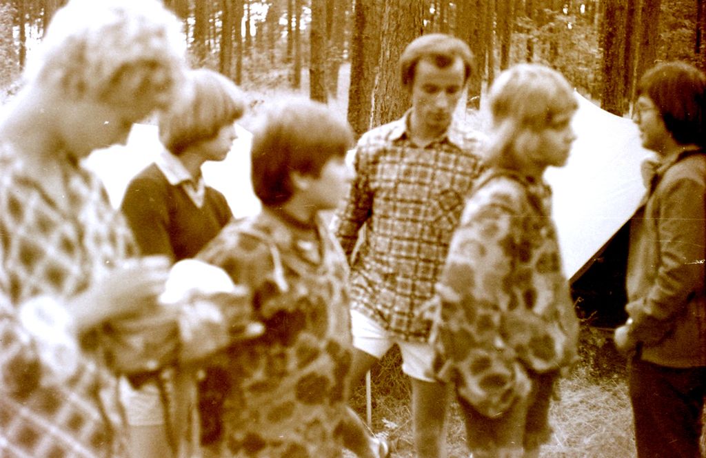 Plik:1976 Obóz wedrowny Jantar. Pobrzeżem Bałtyku. Watra 002 fot. Z.Żochowski.jpg
