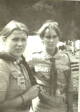 1984 Szczawa. Zlot byłych partyzantów AK z udziałem harcerzy. Szarotka004 fot. J.Kaszuba.jpg
