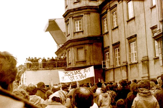 1985 Czestochowa. Pielgrzymka harcerska. Szarotka028 fot. Jacek Kaszuba.jpg