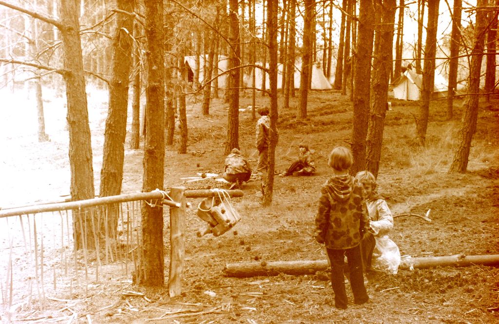 Plik:1982 Obóz Puszcza. Szarotka202 fot. J.Kaszuba.jpg