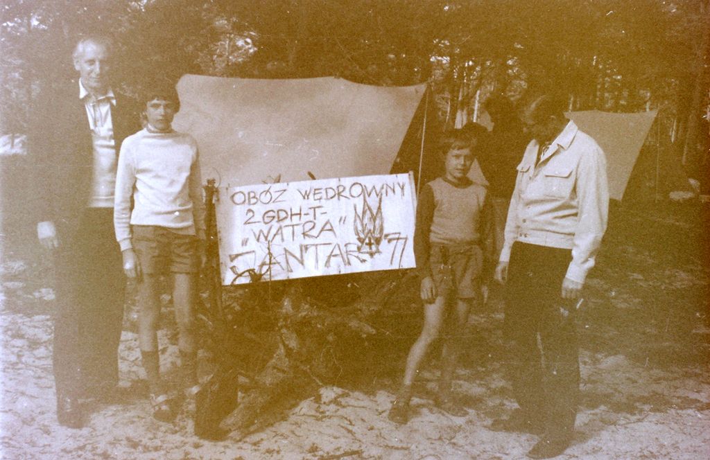 Plik:1977 Obóz wedrowny Jantar. Pobrzeżem Bałtyku. Watra 007 fot. Z.Żochowski.jpg