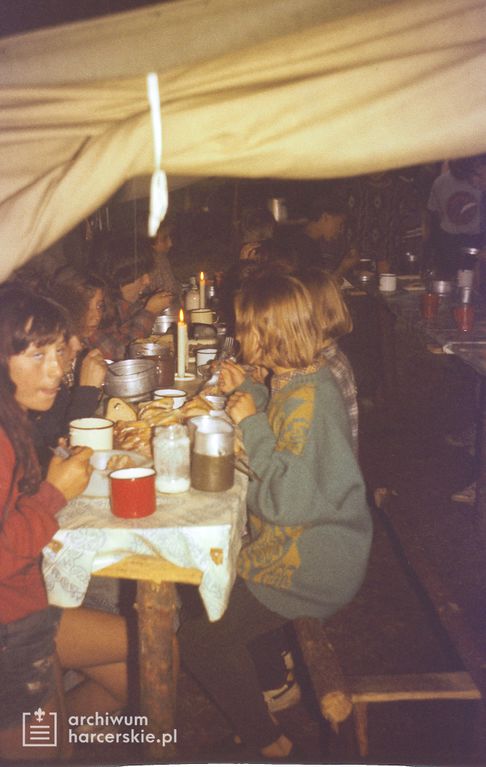 Plik:1991-07 Obóz Avalon. jez. Czyste. Poj.Kaszubskie. Szarotka 079 fot. J.Kaszuba.jpg