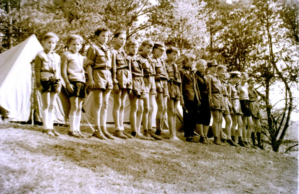 Plik:1956-60 Ćwiczenia harcerskie. 2 GDH Watra 001 fot. Z.Żochowski.jpg