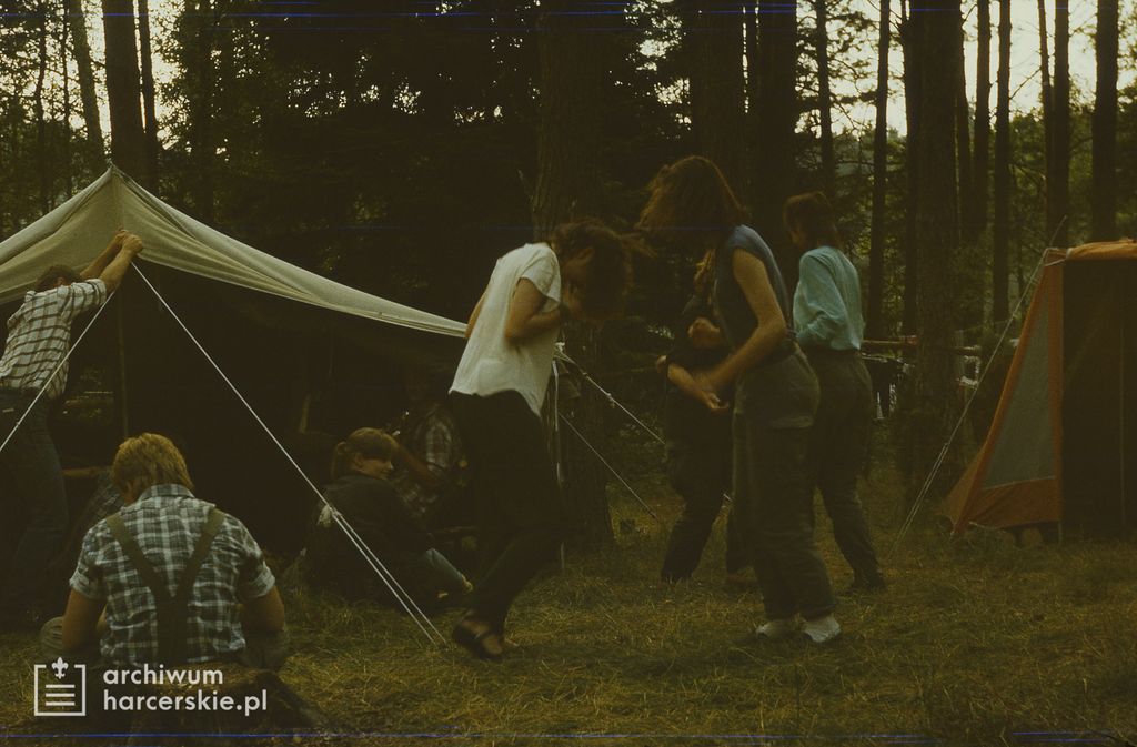 Plik:1988-07 Obóz Uroczysko. jez. Gant. Mazury. Szarotka019 fot. J.Kaszuba.jpg