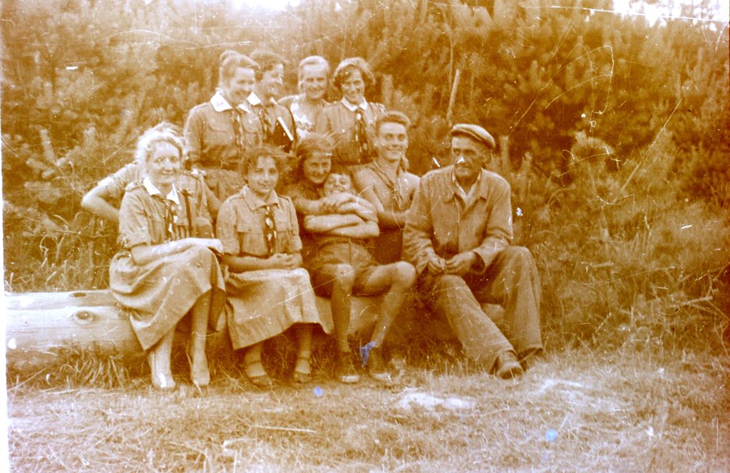 Plik:1957-58 Obóz stały w Bieszczadach. Watra 157 fot. Z.Żochowski.jpg