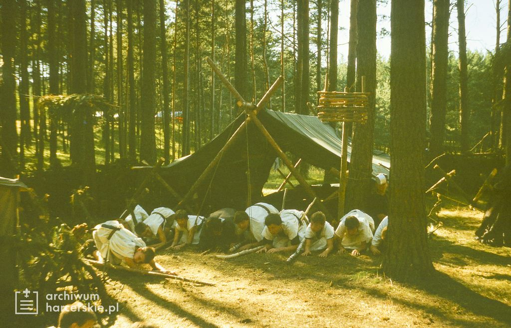 Plik:1991-07 Obóz Avalon. jez. Czyste. Poj.Kaszubskie. Szarotka 063 fot. J.Kaszuba.jpg