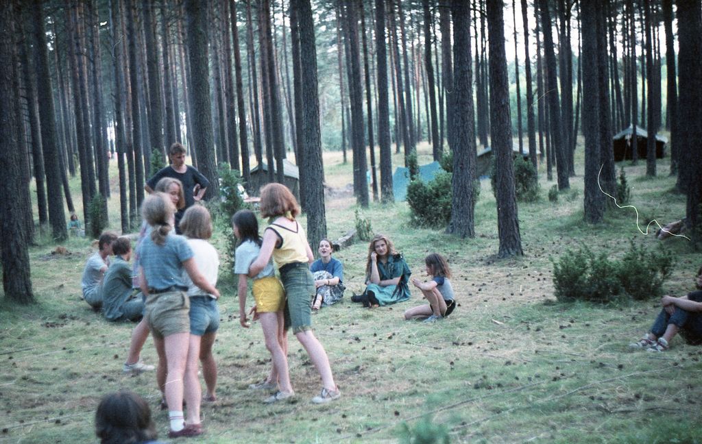 Plik:1991 Obóz Avalon. Jez. Czyste. Szarotka 270 fot. J.Kaszuba.jpg
