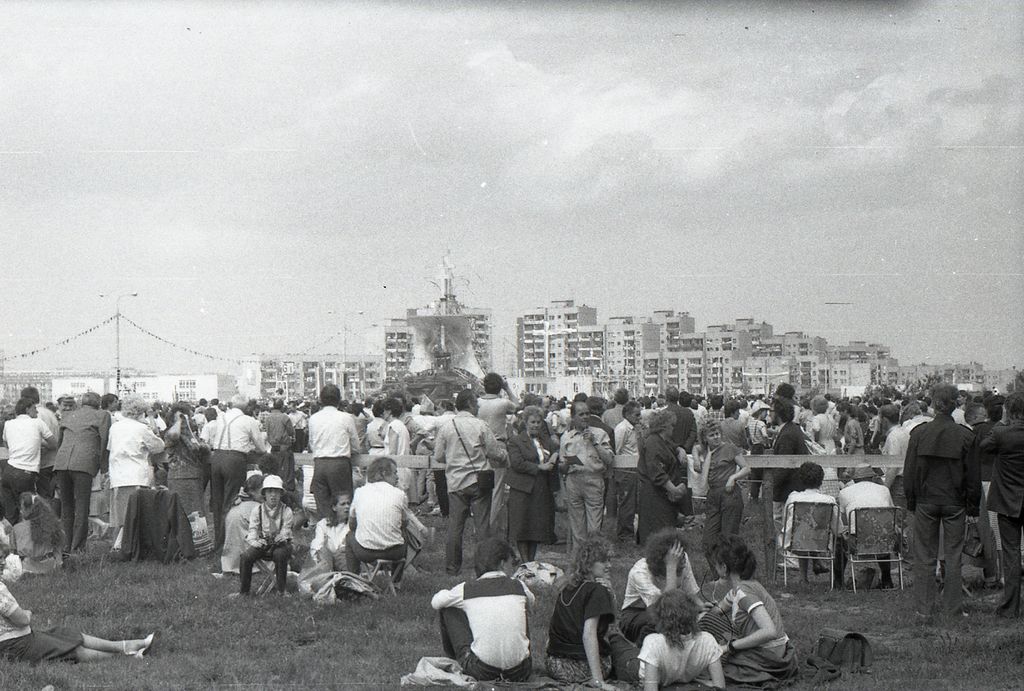 Plik:1987 Biała Służba. Gdynia, Gdańsk. Szarotka029 fot. Jacek Kaszuba.jpg