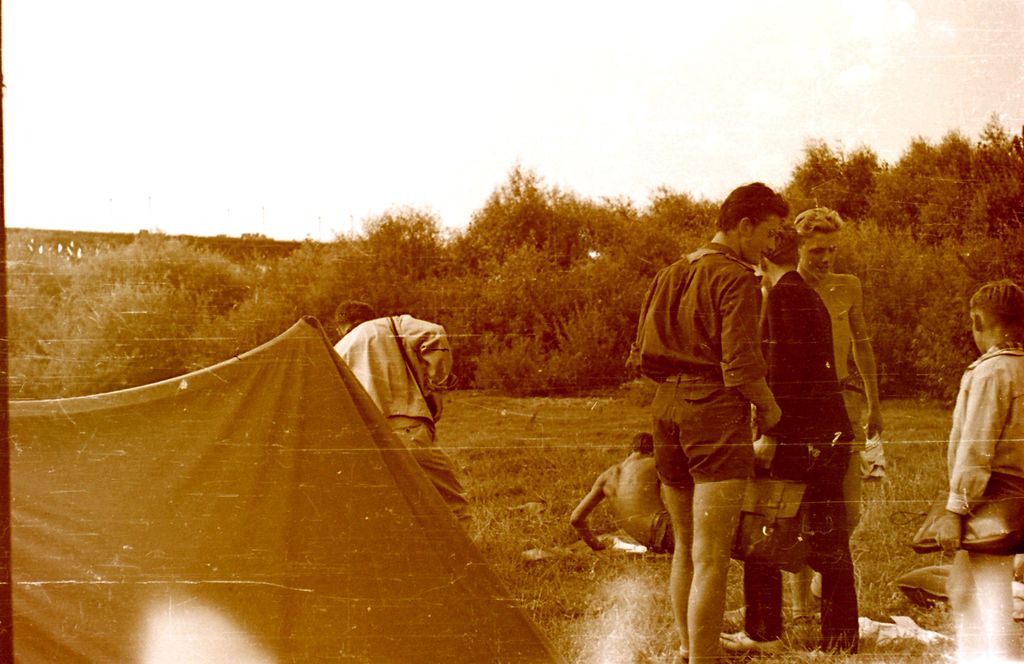 Plik:1957-58 Obóz stały w Bieszczadach. Watra 064 fot. Z.Żochowski.jpg