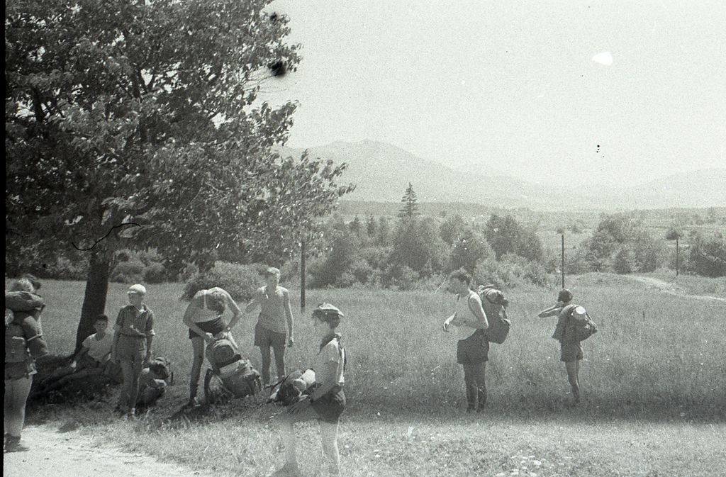 Plik:1956-60 Obóz wędrowny. Bieszczady. 2 GDH Watra 068 fot. Z.Żochowski.jpg