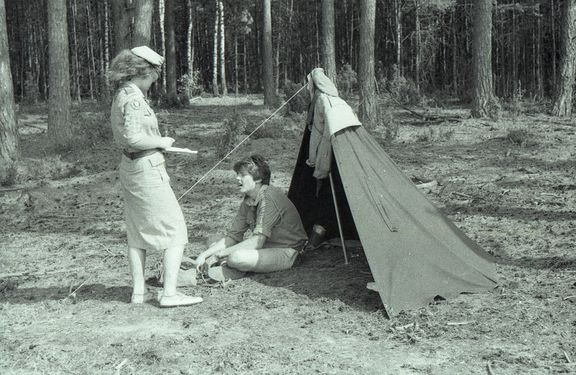 1985-07 08 Jez.Białe k. Machar Szarotka obóz stały Buchtowisko 164 fot. J.Kaszuba.jpg