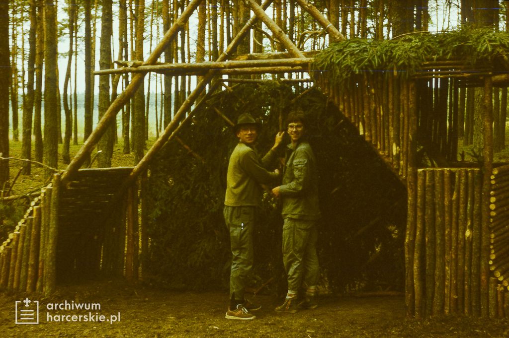 Plik:1986-07 Miały. Puszcza Notecka. Obóz Rezerwat. Szarotka 076 fot. J.Kaszuba.jpg