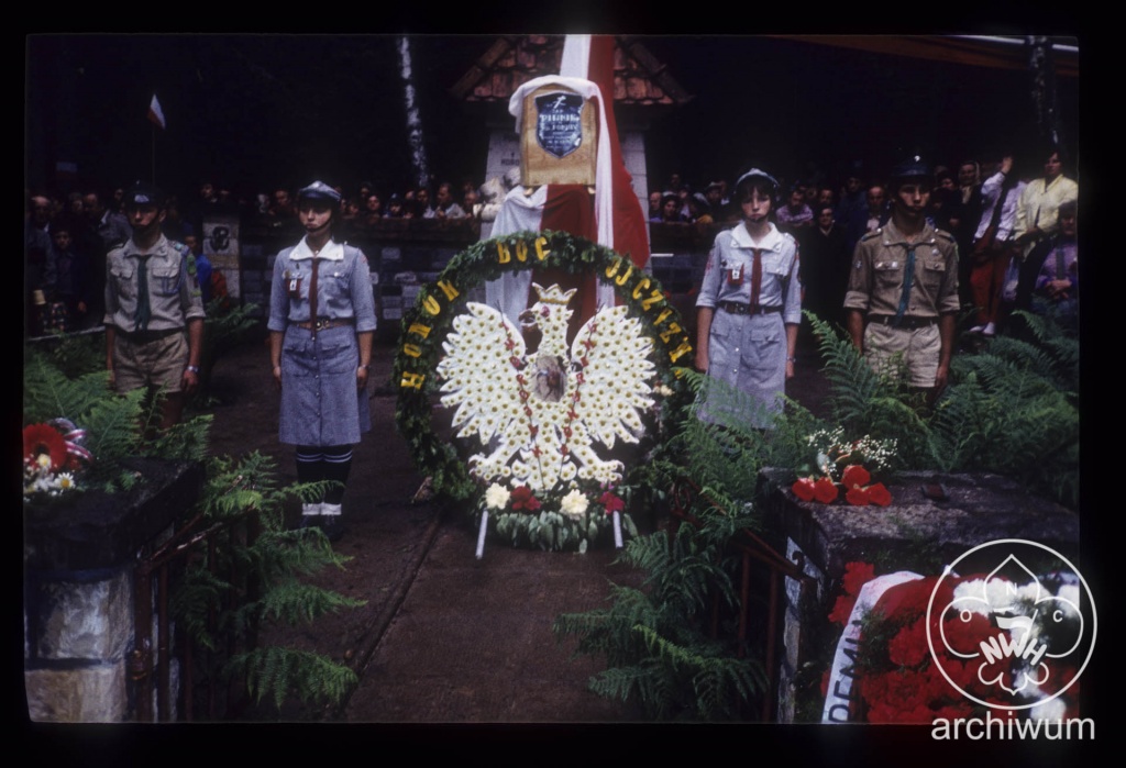 Plik:1988-06-10-12 Wykus Pogrzeb mjr Jana Piwnika Ponurego 041.jpg
