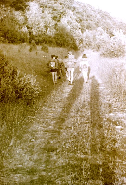 Plik:1958 Obóz wędrowny w Beskidzie Niskim. Watra 006 fot. Z.Żochowski.jpg