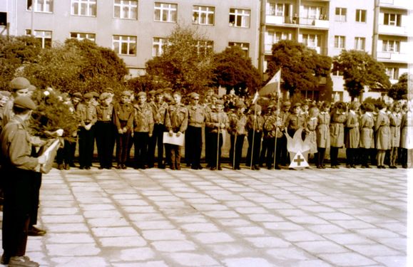 1966 Odsłonięcie pomnika harcerzy w Gdyni. Watra 064 fot. Z.Żochowski.jpg