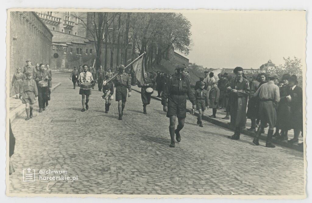 Plik:1945-46 Kraków harcerze MM 038.jpg