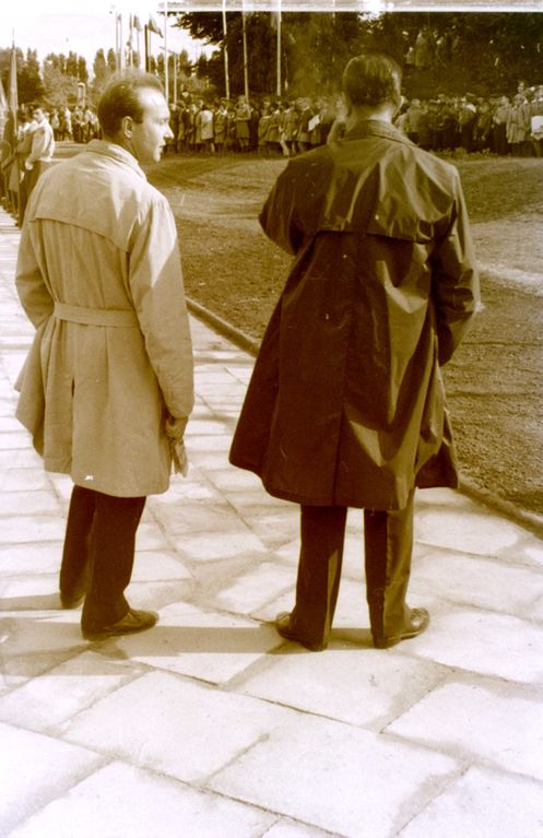 Plik:1966 Odsłonięcie pomnika harcerzy w Gdyni. Watra 002 fot. Z.Żochowski.jpg