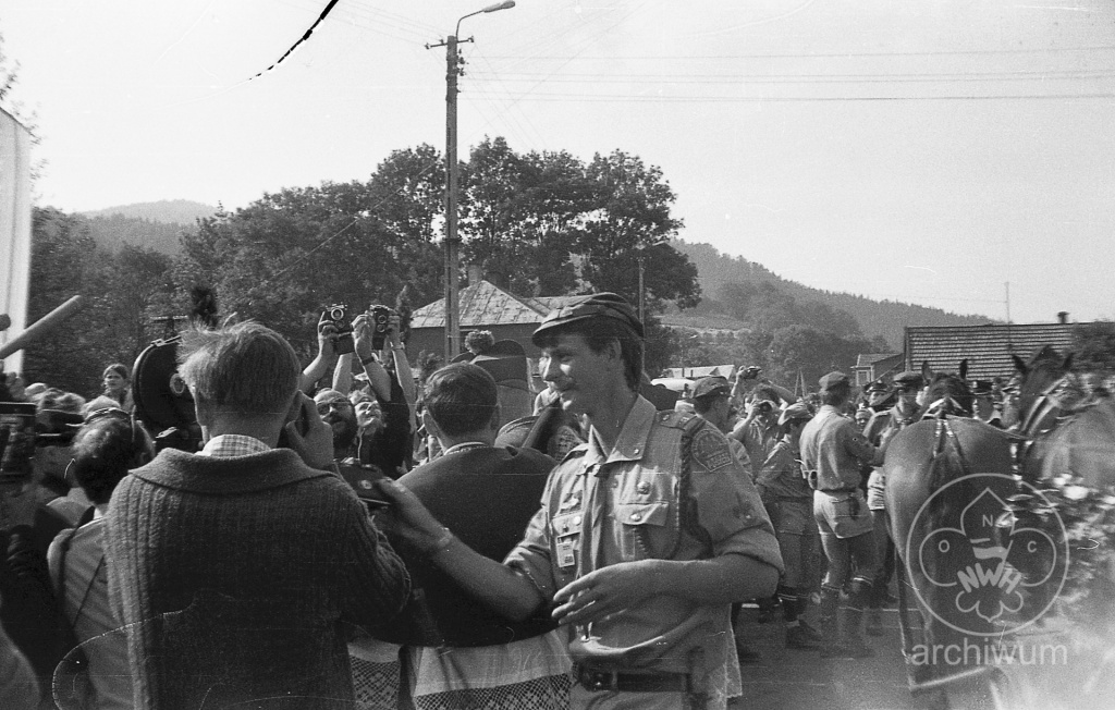 Plik:1984-08 Szczawa Zlot Kombatantów i Harcerzy 025.jpg