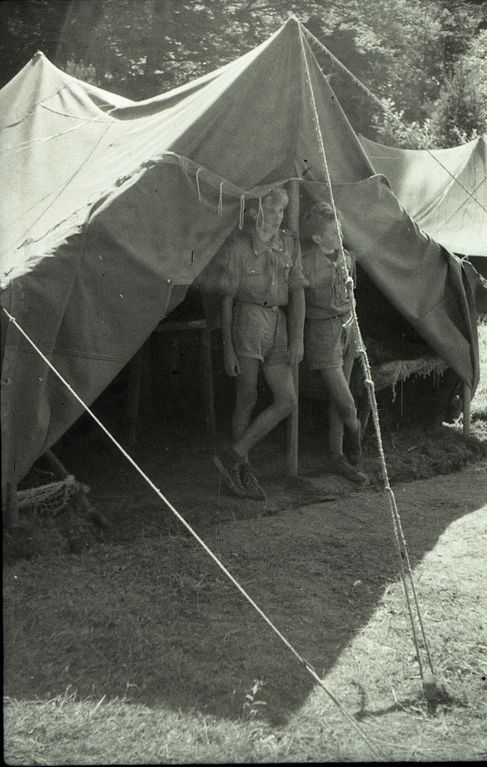 Plik:1957-58 Obóz stały w Bieszczadach. Watra 166 fot. Z.Żochowski.jpg