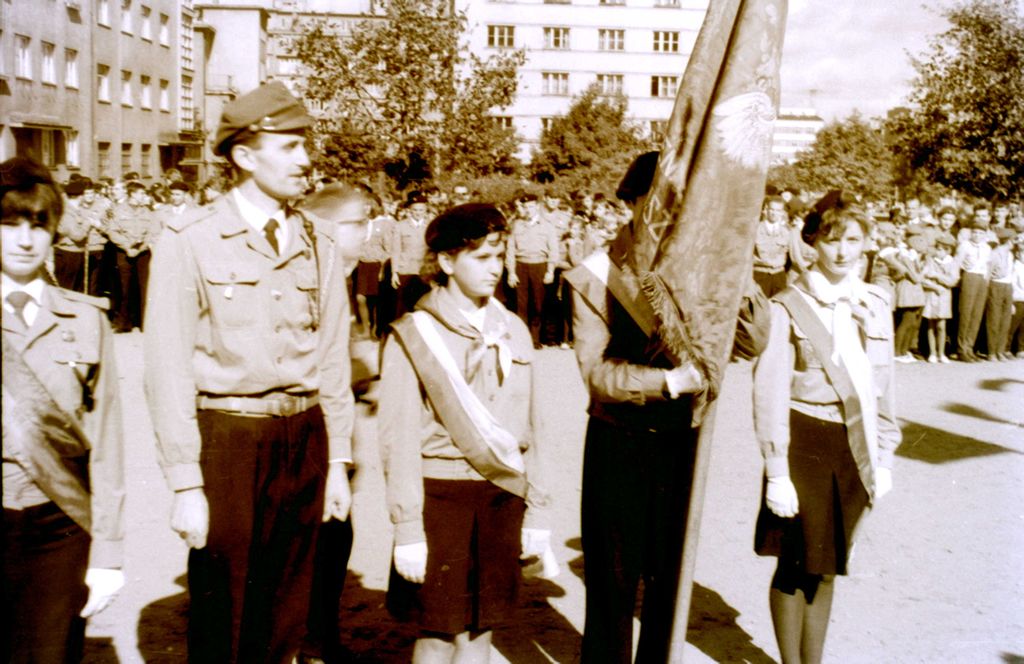 Plik:1966 Odsłonięcie pomnika harcerzy w Gdyni. Watra 078 fot. Z.Żochowski.jpg