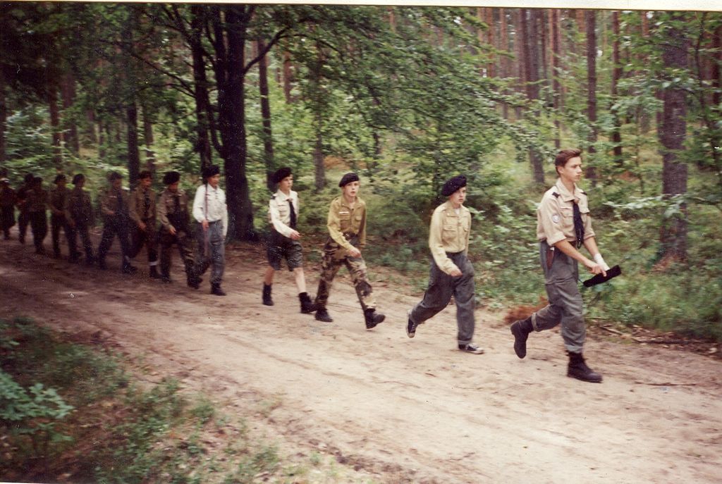 Plik:1995 Obóz stały. J. Karwno. Szarotka020 fot. A.Kamiński.jpg