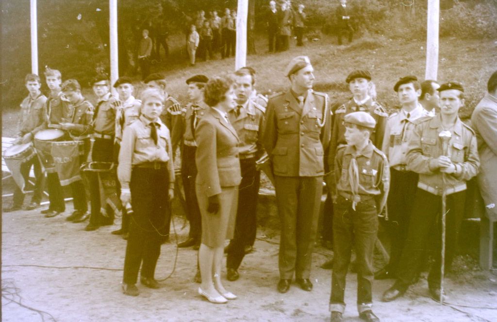 Plik:1966 Odsłonięcie pomnika harcerzy w Gdyni. Watra 074 fot. Z.Żochowski.jpg
