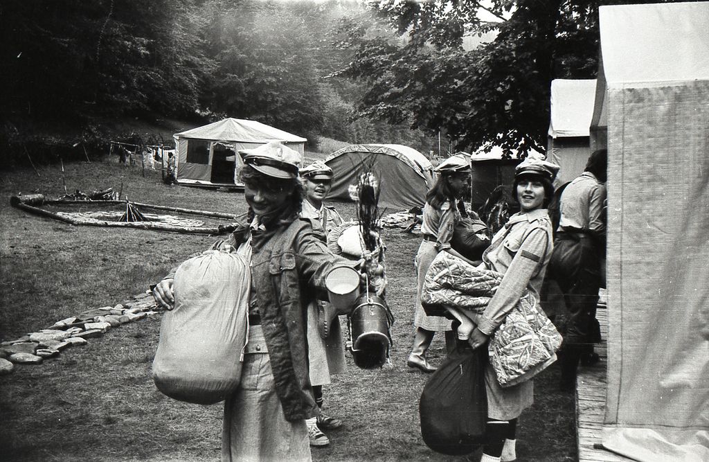 Plik:1983 Lipowa Zimnik. Obóz Puszcza II. Szarotka032 fot. J.Kaszuba.jpg
