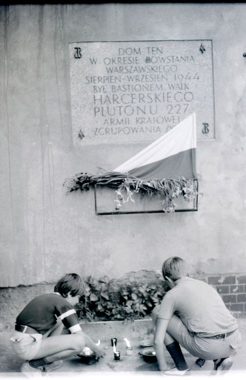 Plik:1984 Akt erekcyjny pomnika Powstania Warszawskiego. Watra 017 fot. Z.Żochowski.jpg