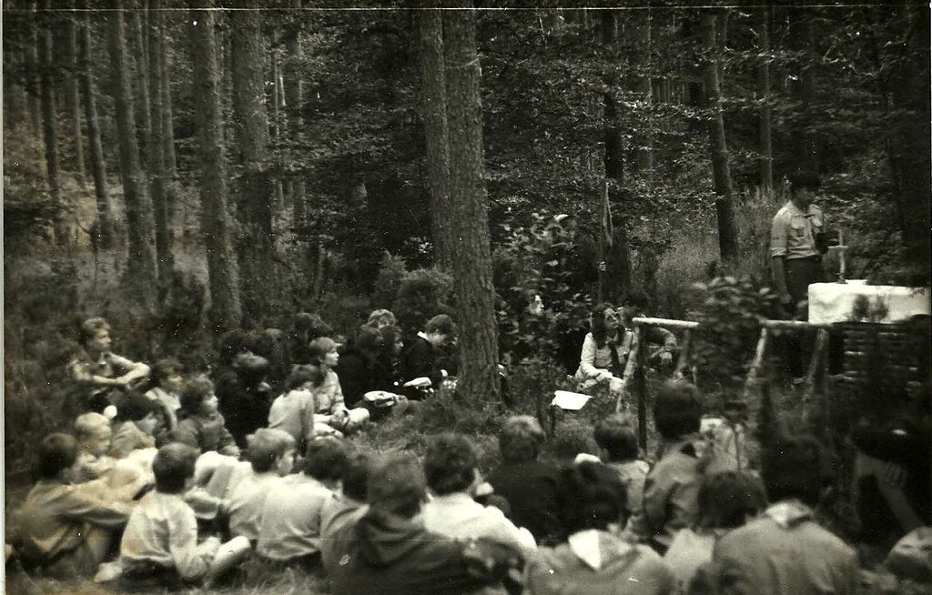 Plik:1987-07 Sąpy. jez.Jeziorak. Obóz Gniazdo. Szarotka 077 fot. J.Kaszuba.jpg
