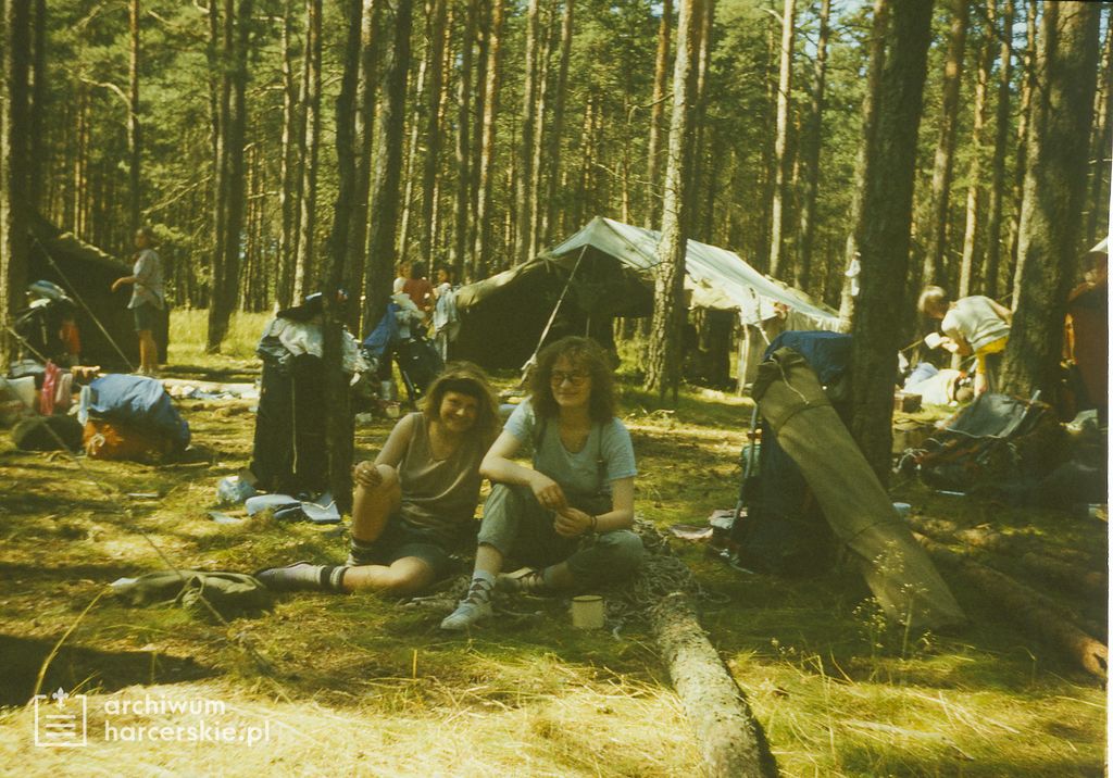 Plik:1991-07 Obóz Avalon. jez. Czyste. Poj.Kaszubskie. Szarotka 101 fot. J.Kaszuba.jpg