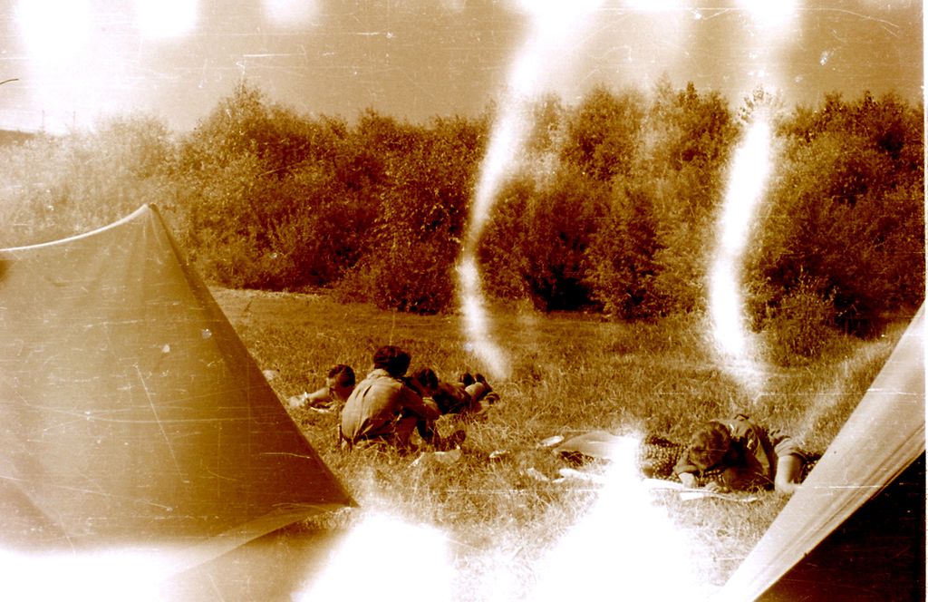 Plik:1957-58 Obóz stały w Bieszczadach. Watra 061 fot. Z.Żochowski.jpg