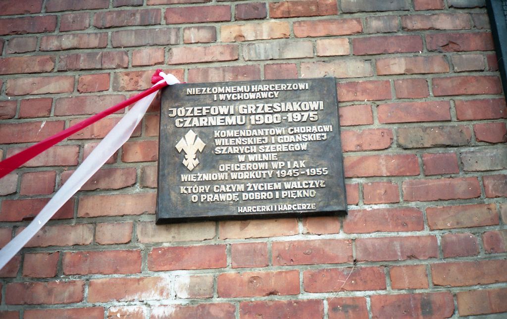 Plik:1991 18.09 Odsłonięcie tablicy Czarnego. Gdańsk. Szarotka003 fot. J.Kaszuba.jpg