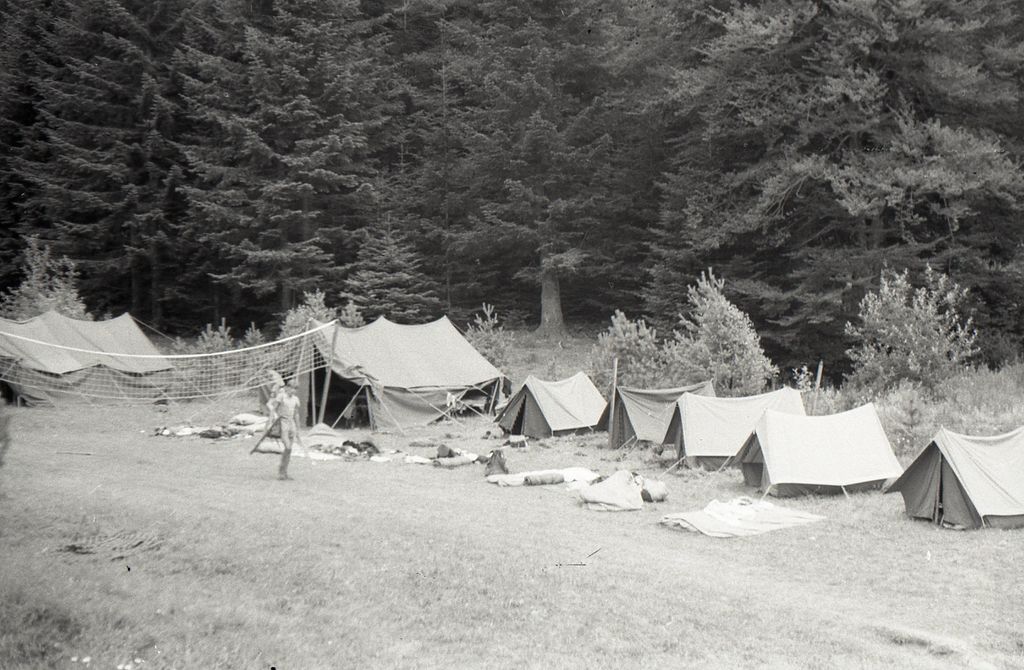 Plik:1957-58 Obóz stały w Bieszczadach. Watra 171 fot. Z.Żochowski.jpg