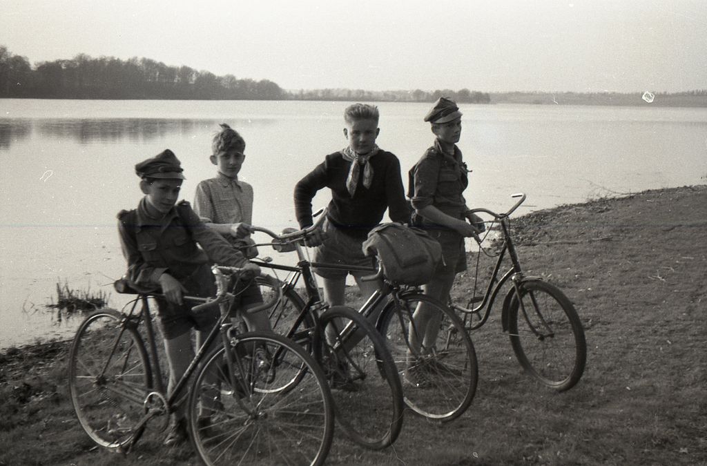 Plik:1956-58 Biwak rowerowy 2 GDH Watra 016 fot. Z.Żochowski.jpg