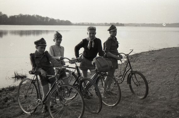 1956-58 Biwak rowerowy 2 GDH Watra 016 fot. Z.Żochowski.jpg