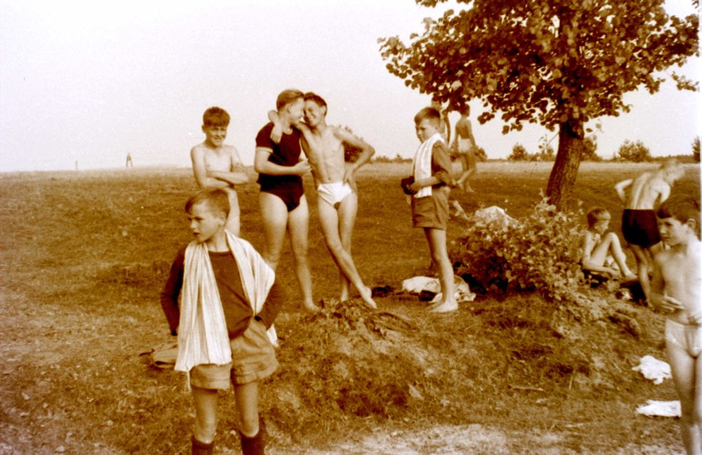 Plik:1956-60 Obóz harcerzy z Gdyni. Watra070 fot. Z.Żochowski.jpg