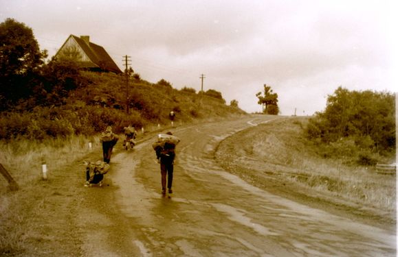 1966 Obóz wędrowny w Bieszczadach. 2 GDH Watra 071 fot. Z.Żochowski.jpg