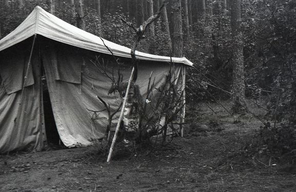 1985-07 08 Jez.Białe k. Machar Szarotka obóz stały Buchtowisko 116 fot. J.Kaszuba.jpg