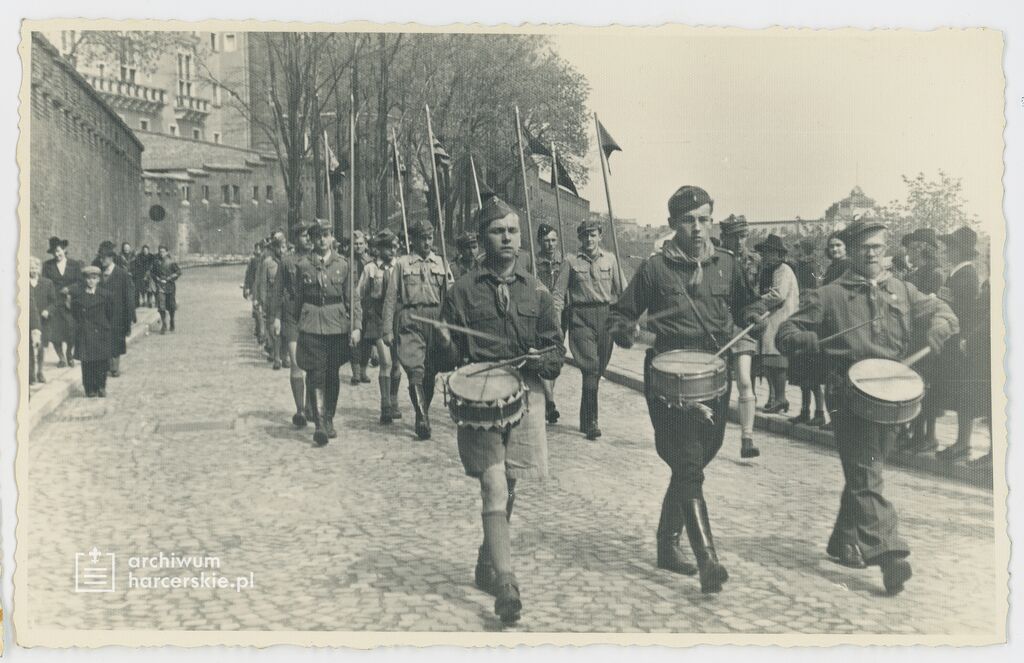 Plik:1945-46 Kraków harcerze MM 036.jpg