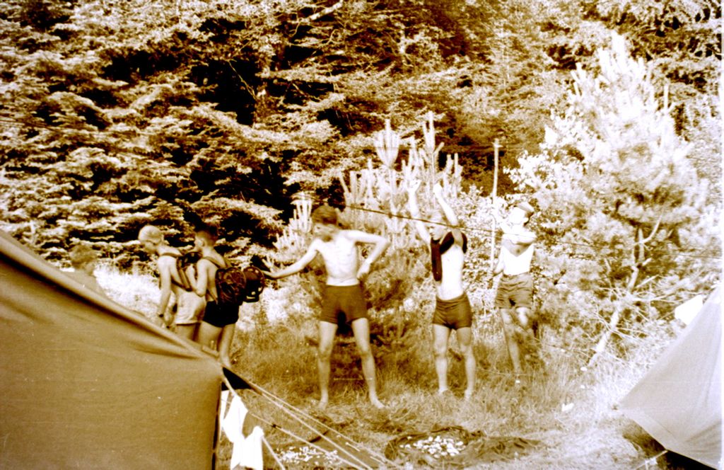 Plik:1957-58 Obóz stały w Bieszczadach. Watra 036 fot. Z.Żochowski.jpg