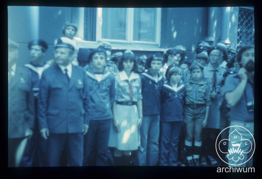 Plik:1981-08 Warszawa odsloniecie tablicy Grota Roweckiego 008.jpg