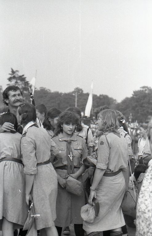 Plik:1985-07 08 Jez.Białe k. Machar Szarotka obóz stały Buchtowisko 121 fot. J.Kaszuba.jpg
