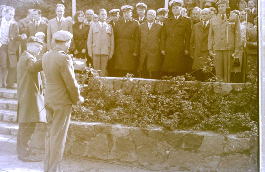 Plik:1966 Odsłonięcie pomnika harcerzy w Gdyni. Watra 008 fot. Z.Żochowski.jpg